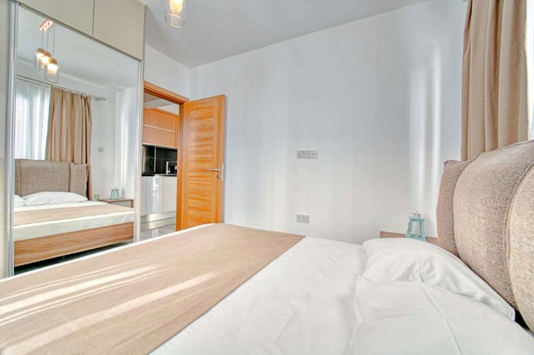 Квартиры с двумя спальными комнатами в комплексе - 300 метров от песочного пляжа