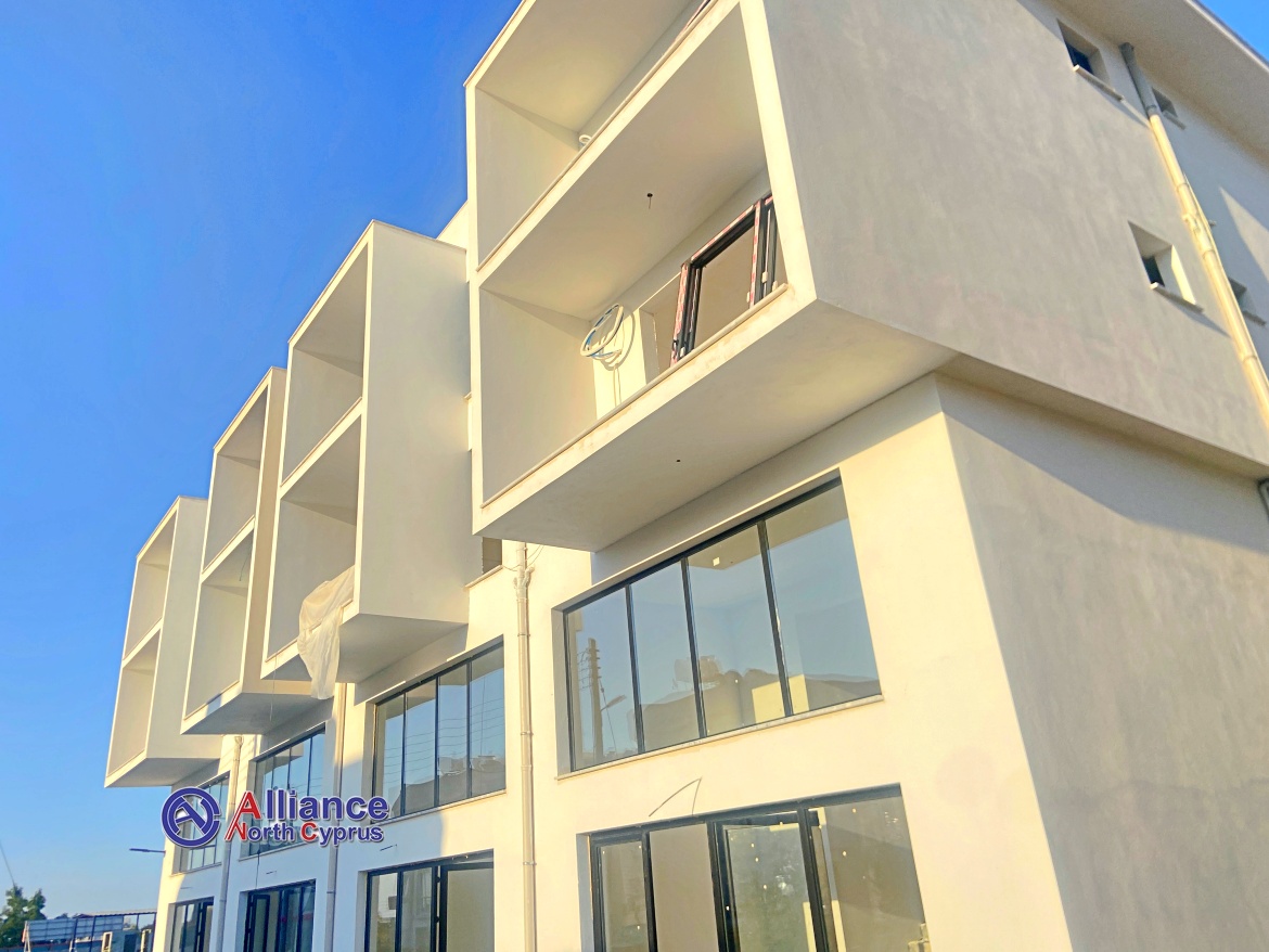 Двух комнатные квартиры в новом охраняемом комплексе с бассейном в Алсанжак
