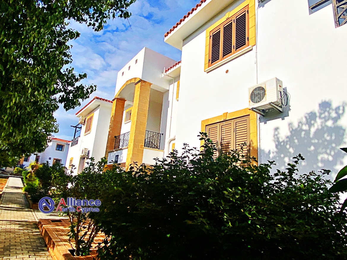 Квартира 2+1  с садом и террасой в Эсентепе, в комплексе на море!