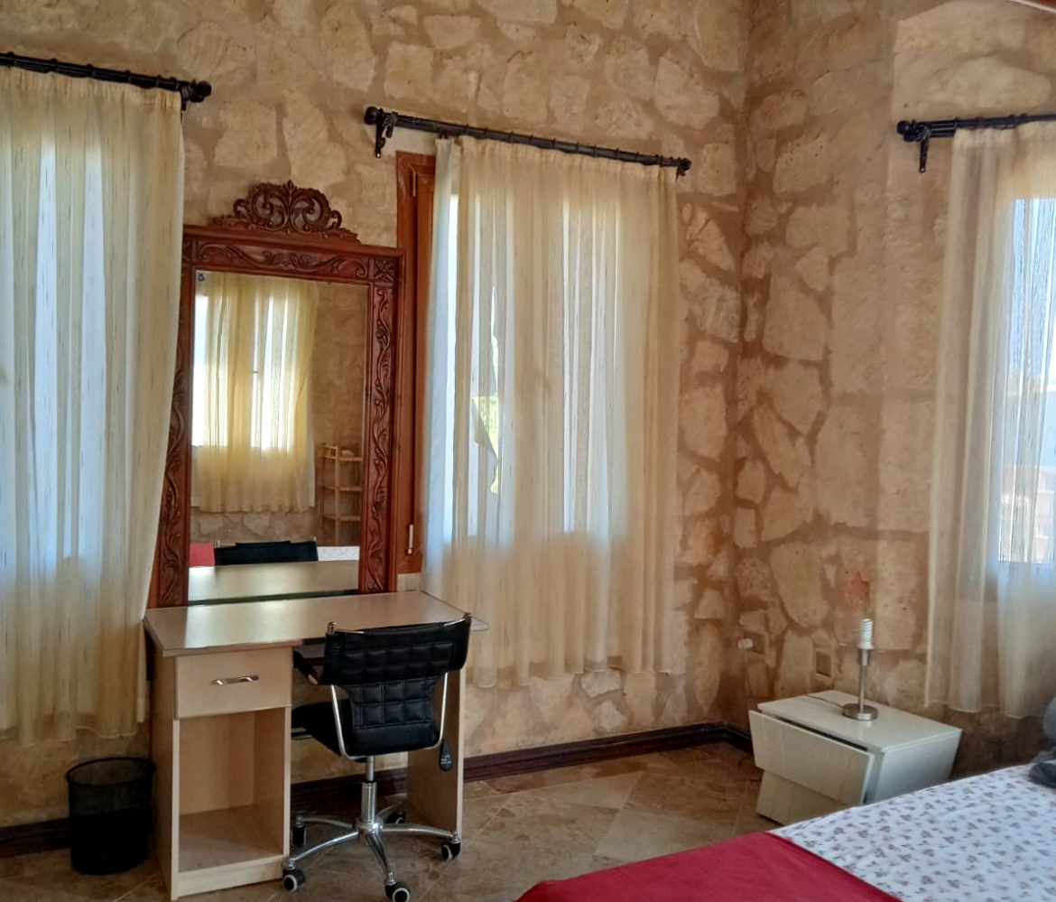 Продаётся просторная и уютная вилла Karşıyaka Villa (Taş Ev)