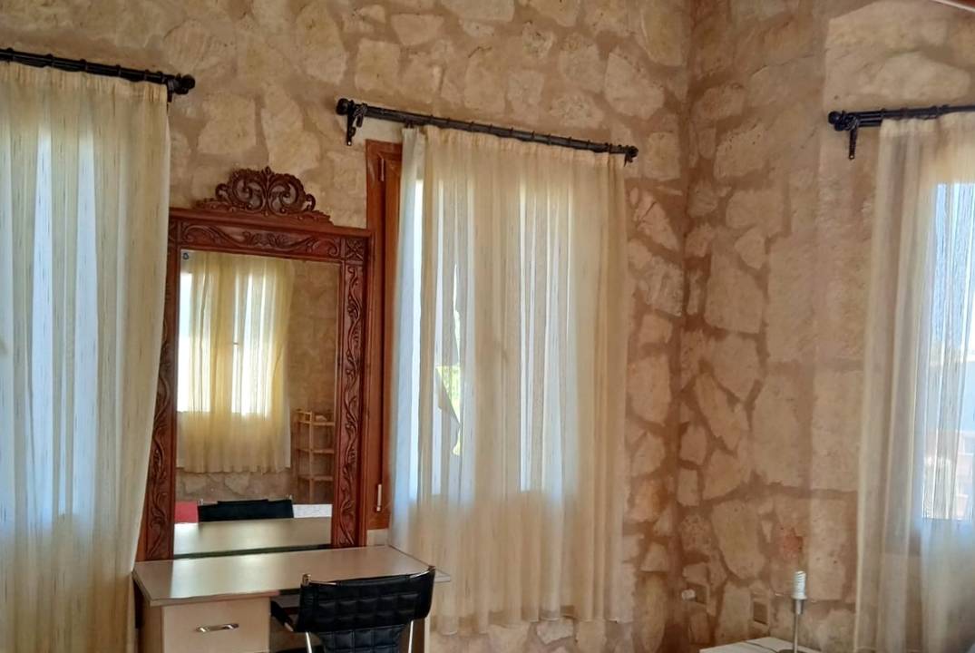 Продаётся просторная и уютная вилла Karşıyaka Villa (Taş Ev)