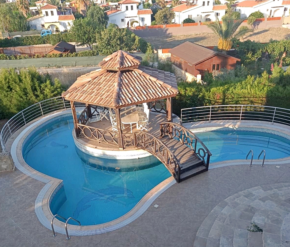 Продаётся просторная и уютная вилла Karşıyaka Villa (Taş Ev)