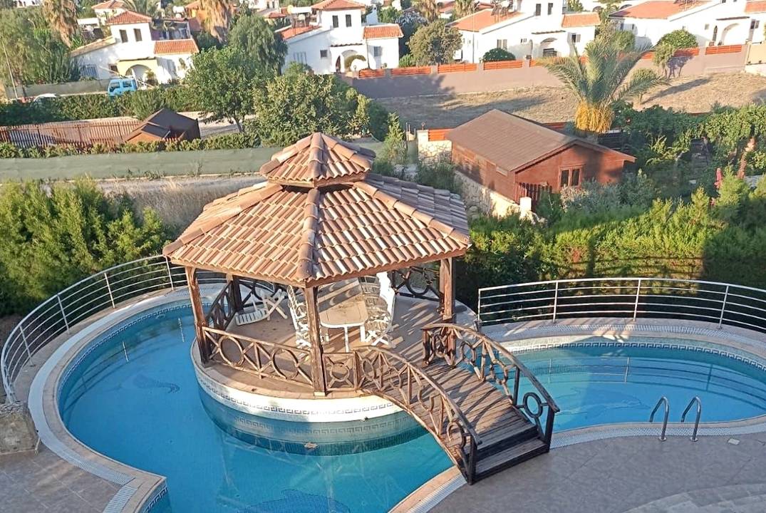 Продаётся просторная и уютная вилла Karşıyaka Villa (Taş Ev)