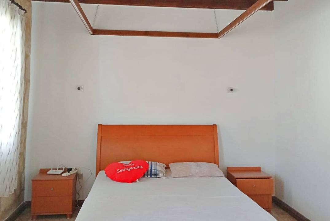 Продаётся просторная и уютная вилла Karşıyaka Villa (Taş Ev)
