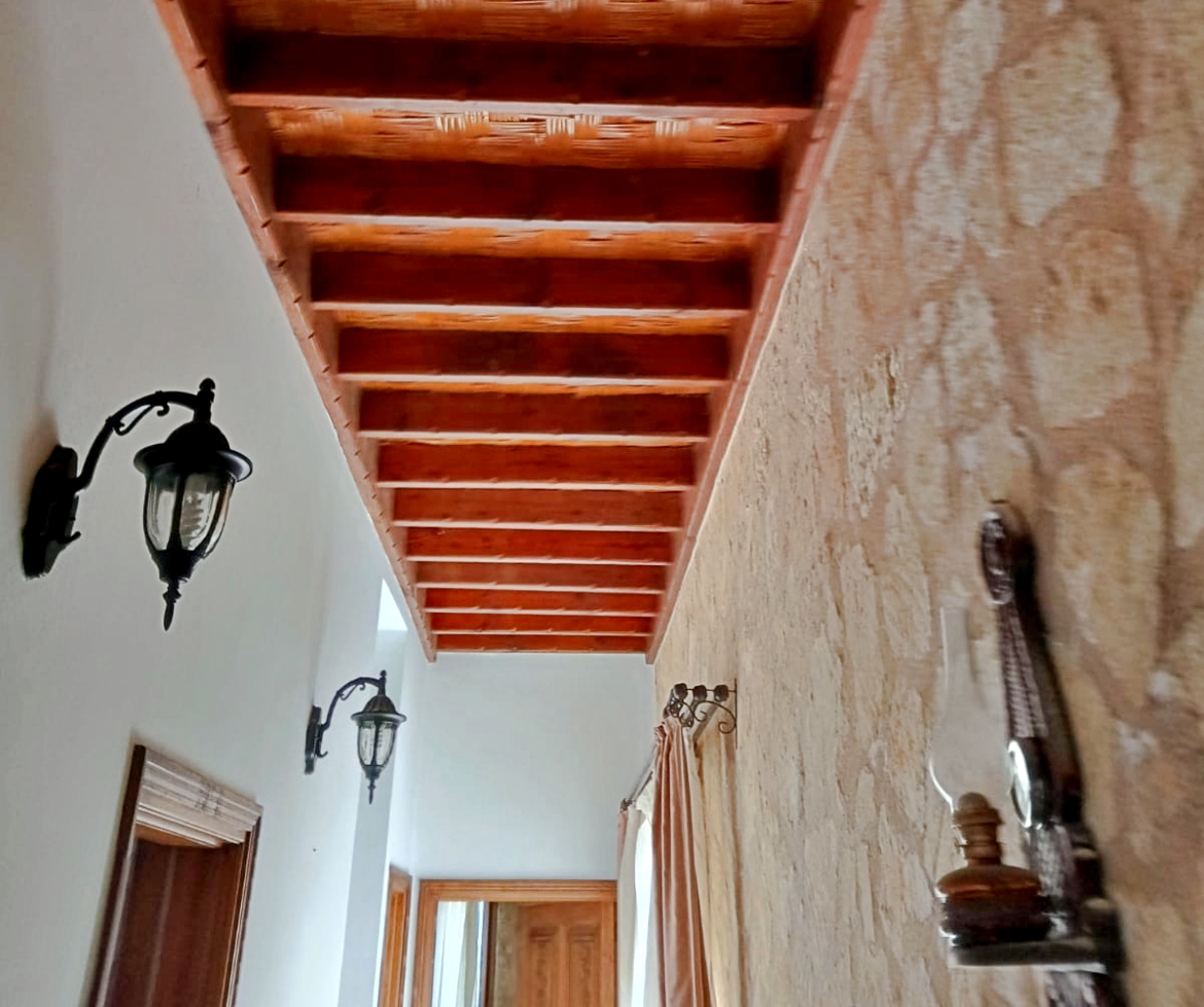 Продаётся просторная и уютная вилла Karşıyaka Villa (Taş Ev)