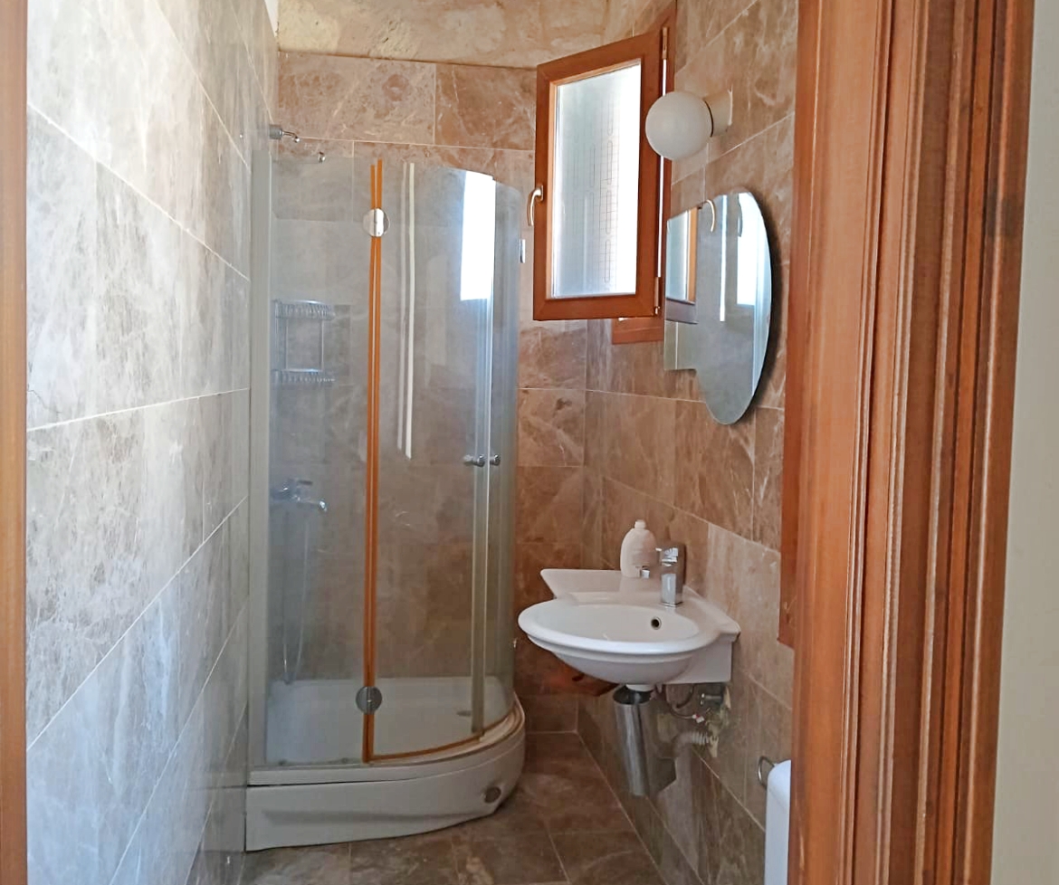 Продаётся просторная и уютная вилла Karşıyaka Villa (Taş Ev)