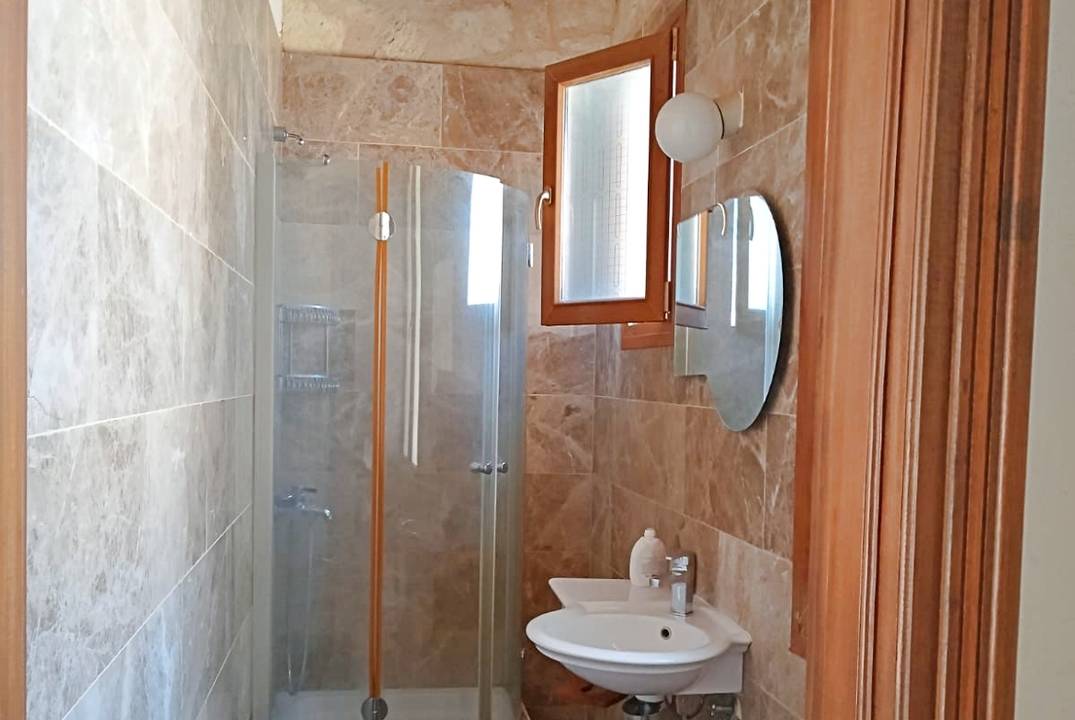 Продаётся просторная и уютная вилла Karşıyaka Villa (Taş Ev)