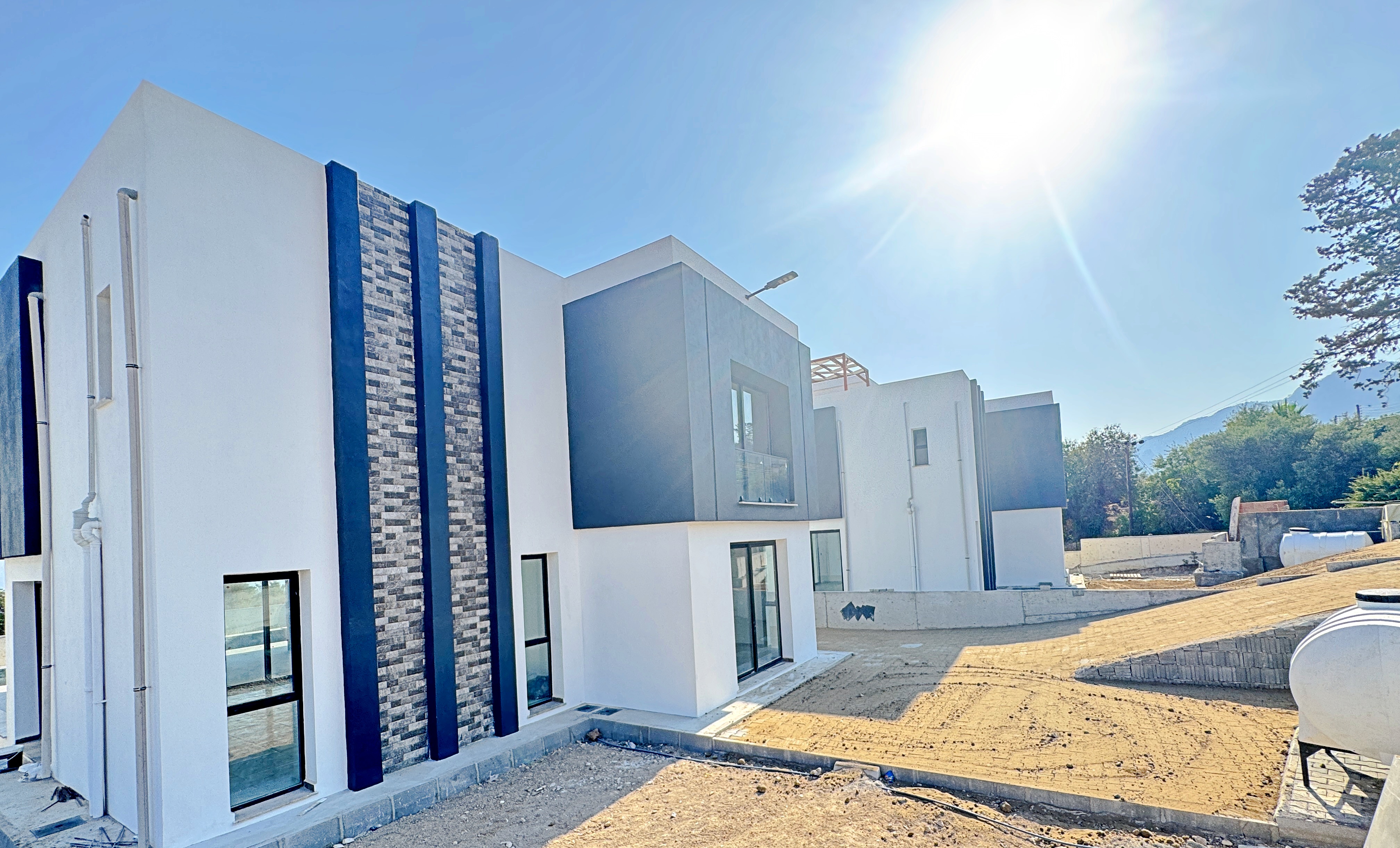 На продажу — просторная вилла 3+1 с бассейном в живописном районе Караагач, Северный Кипр