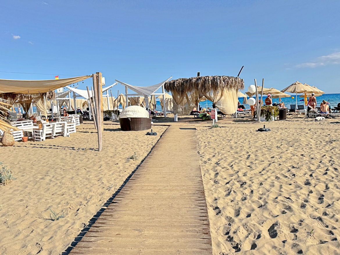 Аренда виллы в Богазе, в комплексе Caesar Beach – прямо на берегу моря!