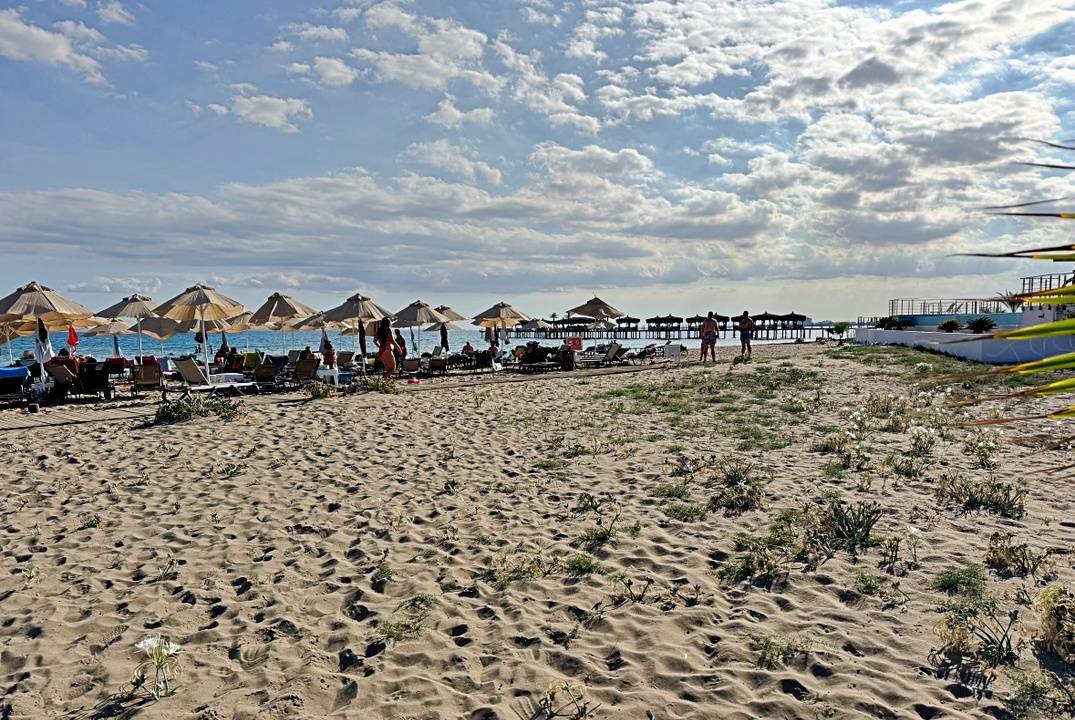 2 спальная квартира на берегу моря в аренду на долгий срок 