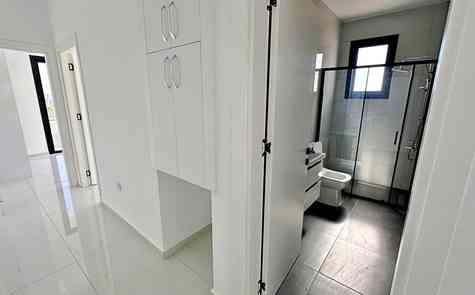 Новый уровень комфорта рядом с морем, школами и природой