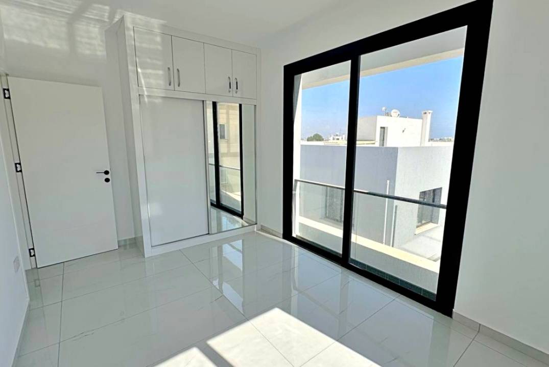 Новый уровень комфорта рядом с морем, школами и природой