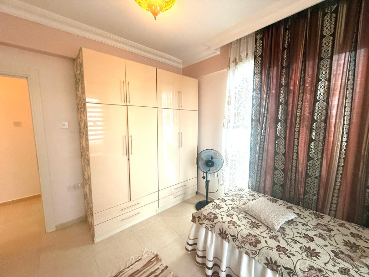 Просторная полностью меблированная квартира 3+1 с видом на море и горы в престижном районе Гирне, Алсанджак,