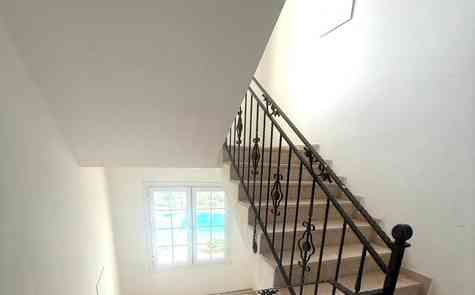 Просторная полностью меблированная квартира 3+1 с видом на море и горы в престижном районе Гирне, Алсанджак,