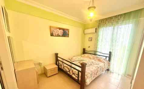 Просторная полностью меблированная квартира 3+1 с видом на море и горы в престижном районе Гирне, Алсанджак,