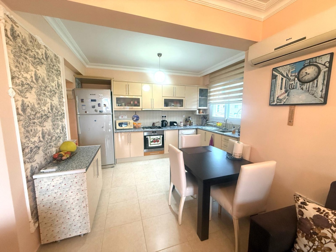 Просторная полностью меблированная квартира 3+1 с видом на море и горы в престижном районе Гирне, Алсанджак,