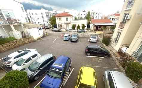 Просторная полностью меблированная квартира 3+1 с видом на море и горы в престижном районе Гирне, Алсанджак,