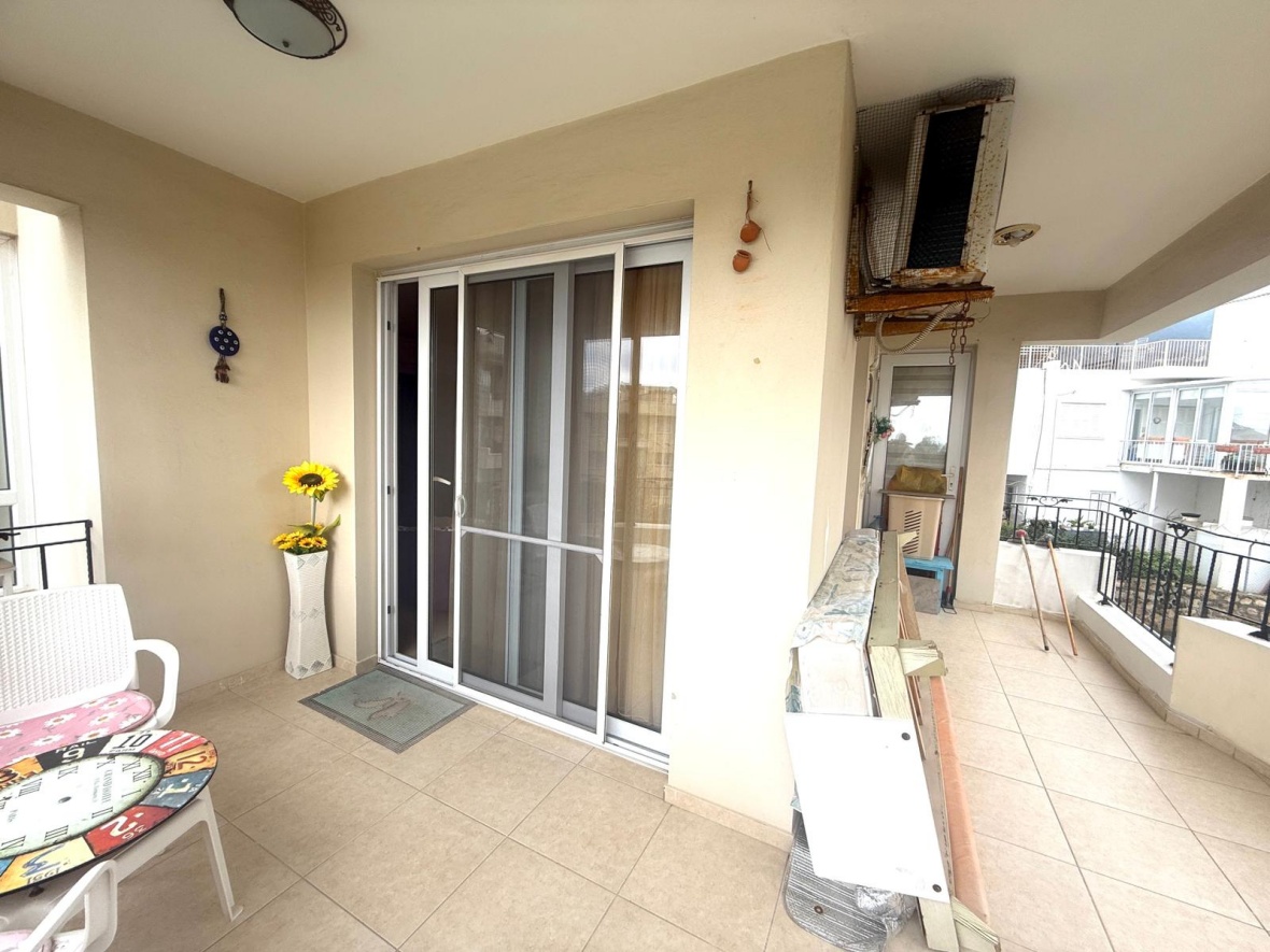 Просторная полностью меблированная квартира 3+1 с видом на море и горы в престижном районе Гирне, Алсанджак,