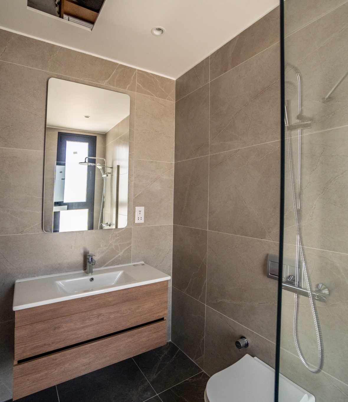 Новая вилла 4+1 в престижном районе Эдремит, Кирения.