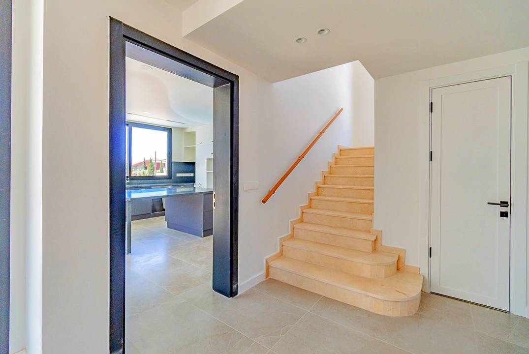 Новая вилла 4+1 в престижном районе Эдремит, Кирения.