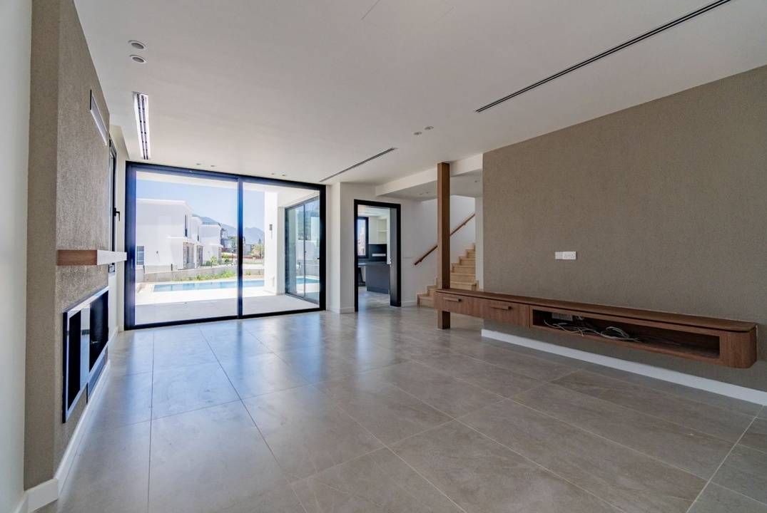 Новая вилла 4+1 в престижном районе Эдремит, Кирения.