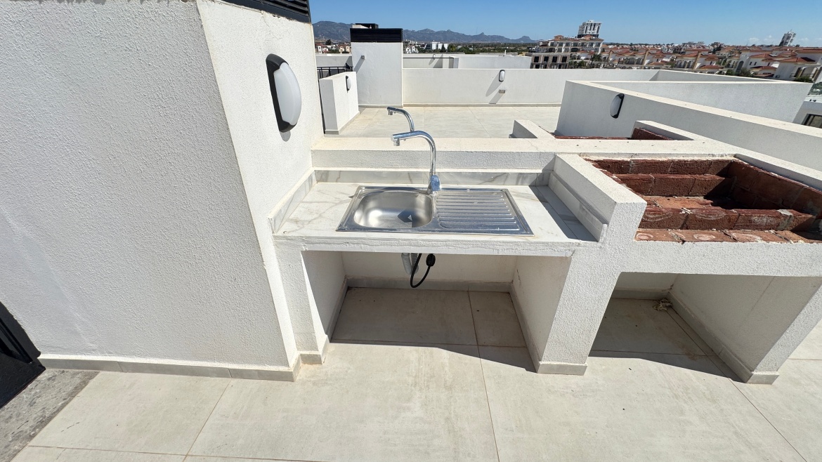 Угловая loft-квартира 2+1 с террасой на крыше в Garden Park, Искеле