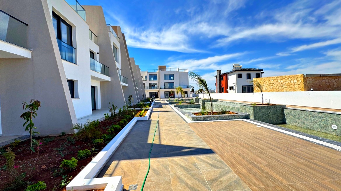 Угловая loft-квартира 2+1 с террасой на крыше в Garden Park, Искеле