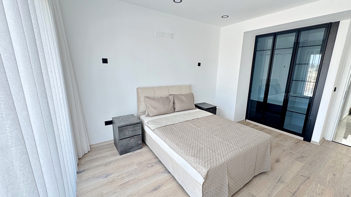 Угловая loft-квартира 2+1 с террасой на крыше в Garden Park, Искеле