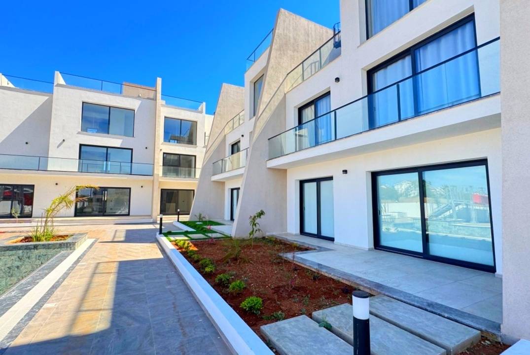 Угловая loft-квартира 2+1 с террасой на крыше в Garden Park, Искеле