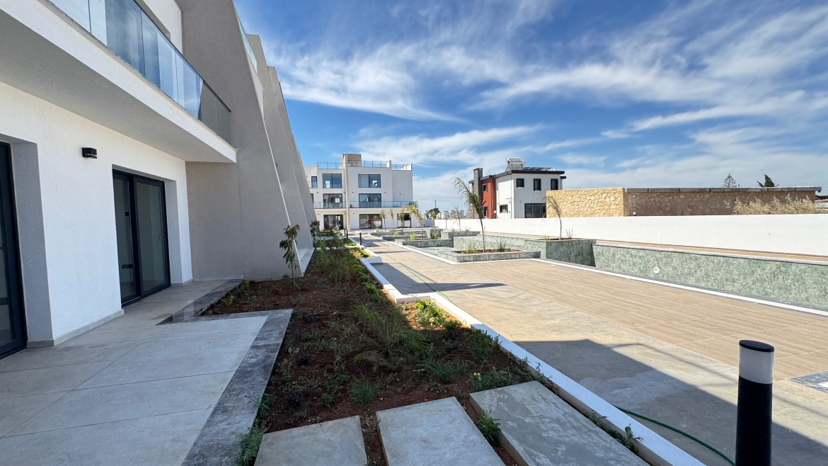 Угловая loft-квартира 2+1 с террасой на крыше в Garden Park, Искеле