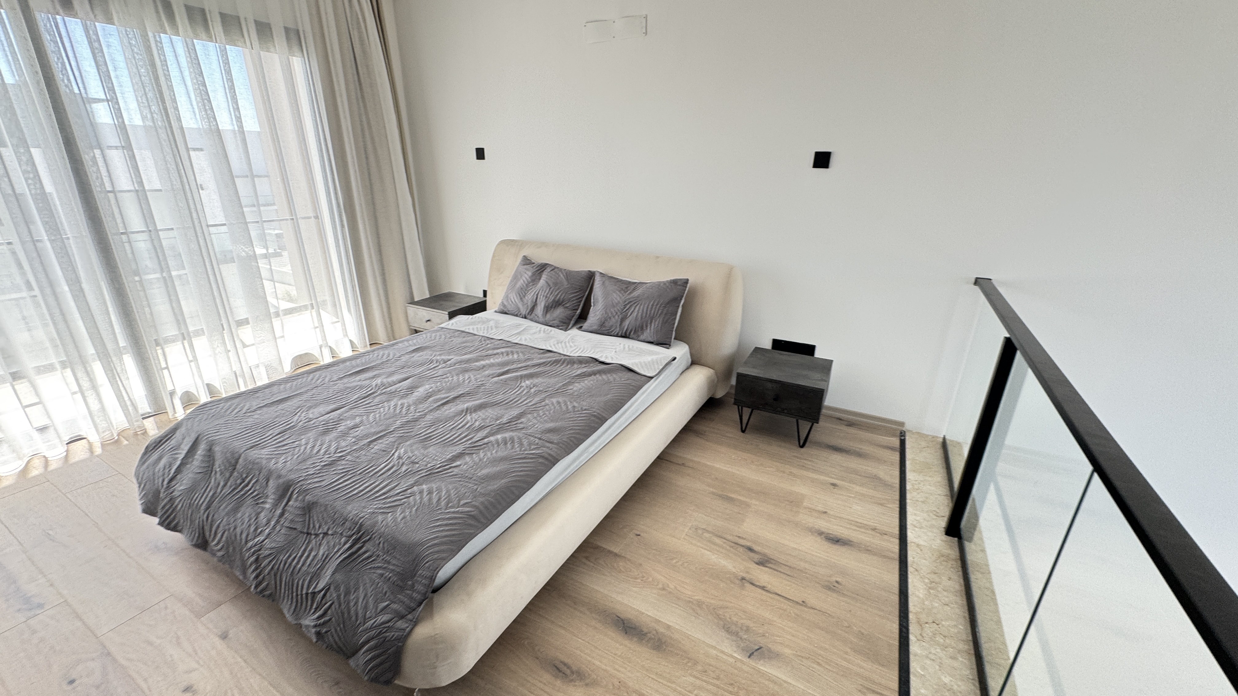 Угловая loft-квартира 2+1 с террасой на крыше в Garden Park, Искеле