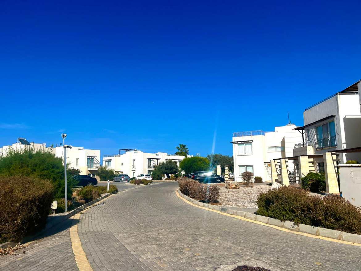 Просторная квартира 3+1 с большой террасой в Turtle Bay, Эсентепе