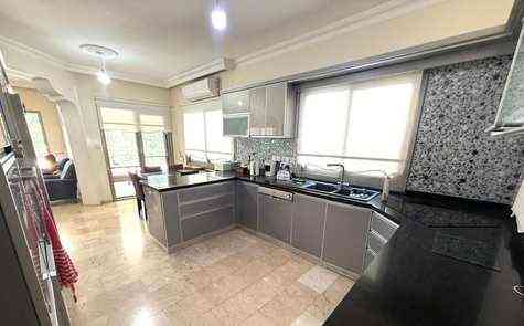 Роскошная вилла 5+2 с частным бассейном и солнечными панелями в Алсанджаке, Кирения