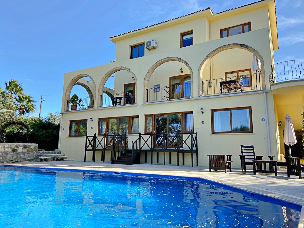 Luxury houses in Cyprus 