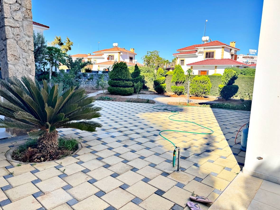 Villa for rent by the sea